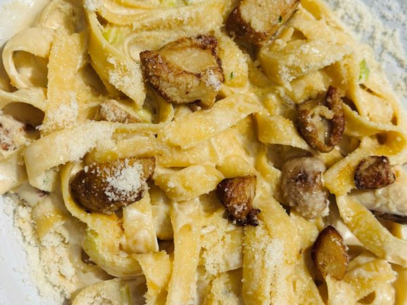 Тальятелле з білими грибами і горгонзолою