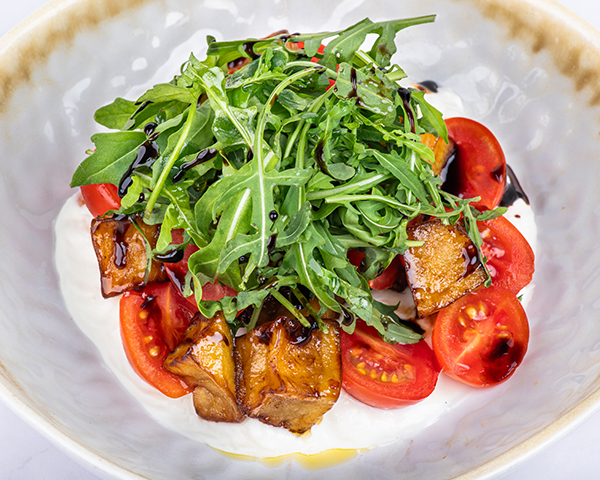 Салат з баклажаном і сиром Страчатела