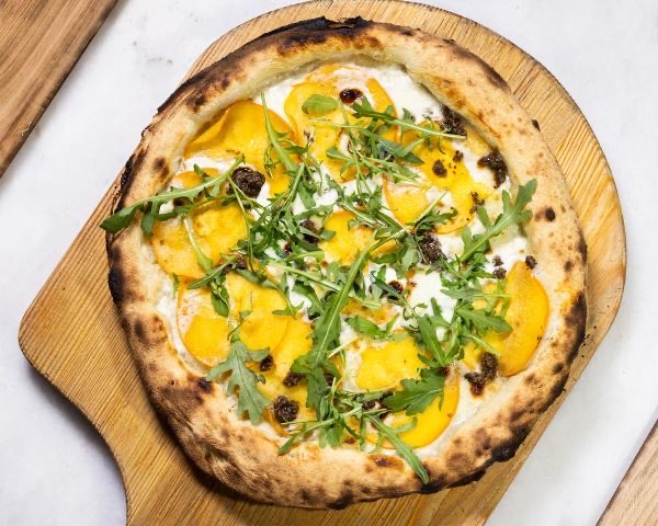 Піца три сири з хурмою Персімон