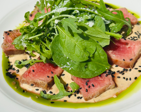 Тунець з перцевим соусом