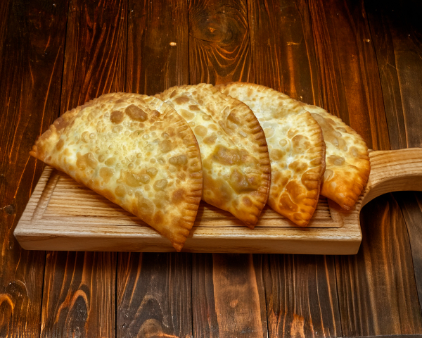 Чебуреки з сиром та зеленню