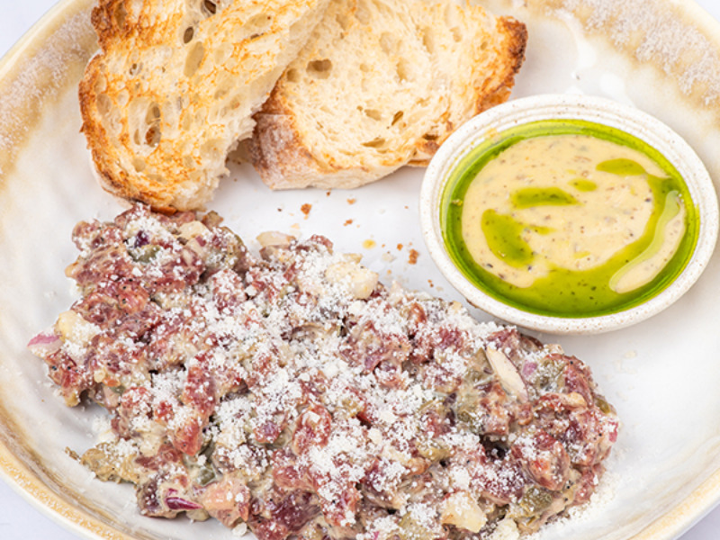 Тартар з телятини та трюфельним айолі