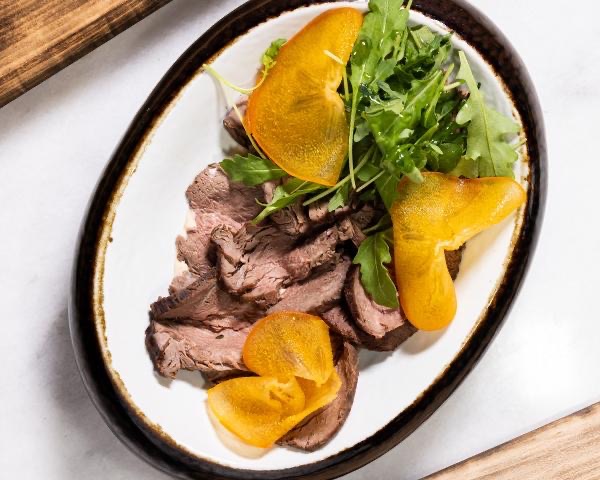 Вітелло Тоннато з хурмою