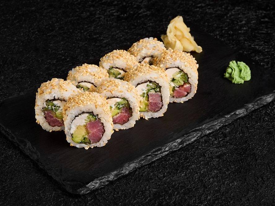 Філадельфія з тунцем в кунжуті