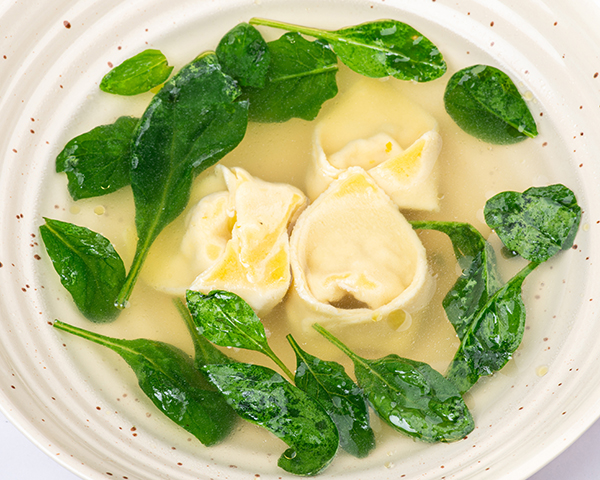 Курячий бульйон з тортеліні з кролика