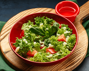 Салат з помідором та моцарелою