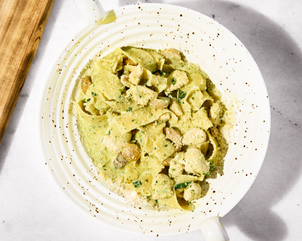 Паперделле з куркою та соусом песто