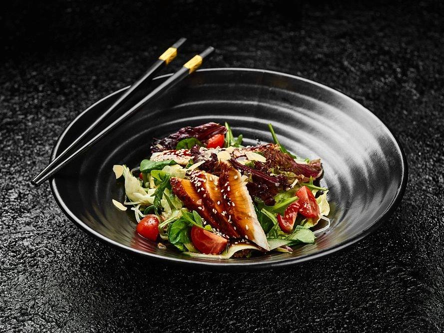 Салат з копченим  вугром